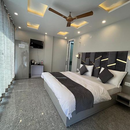 Hotel Grand Safari Kotdwāra المظهر الخارجي الصورة