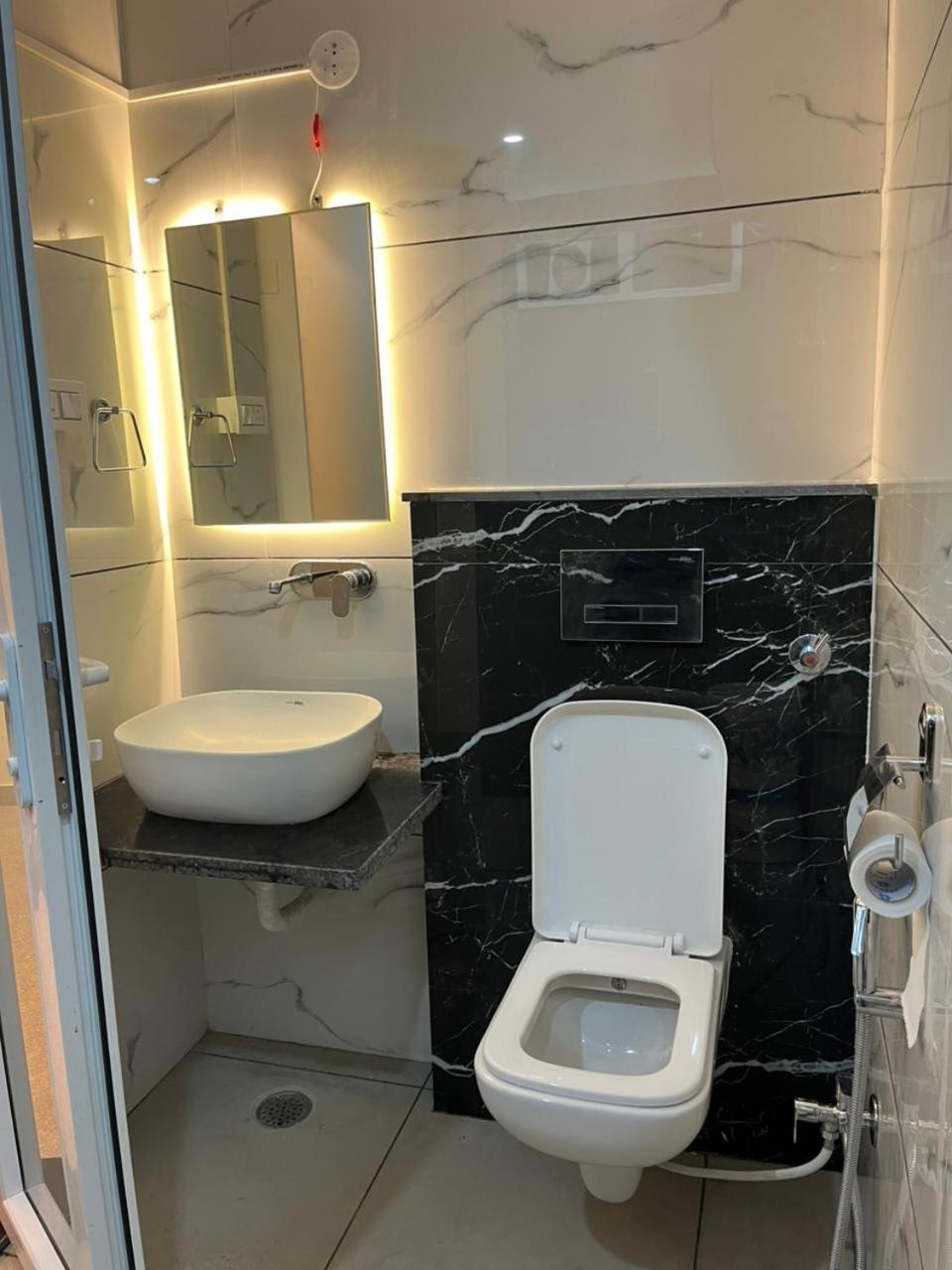 Hotel Grand Safari Kotdwāra المظهر الخارجي الصورة