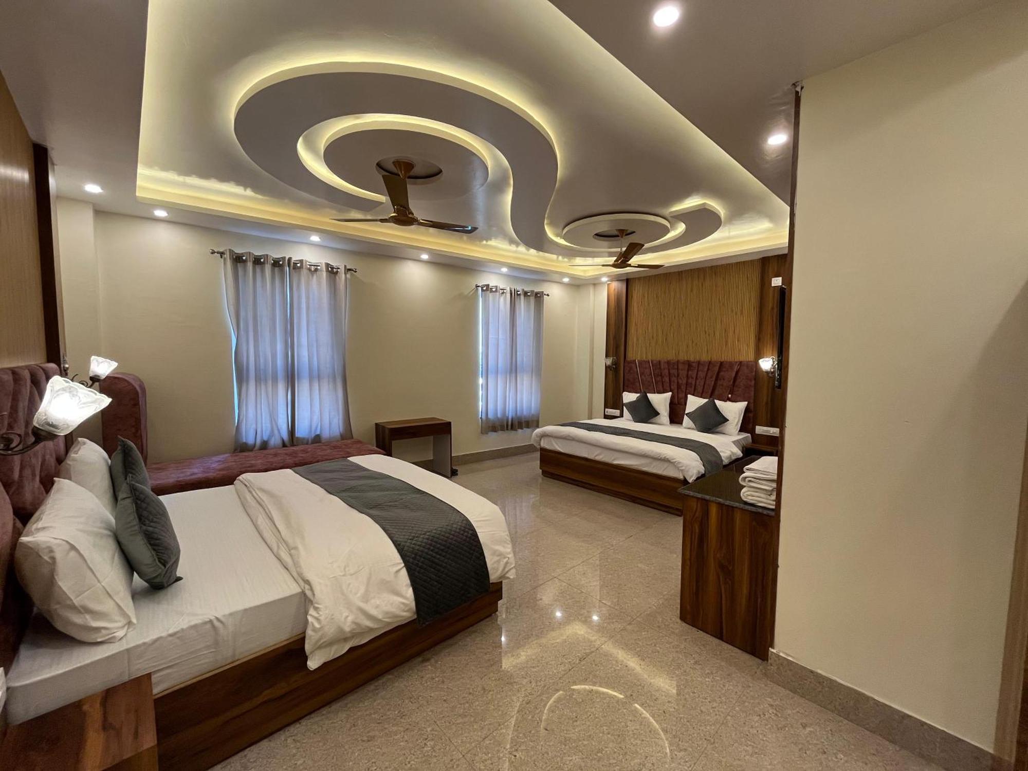 Hotel Grand Safari Kotdwāra المظهر الخارجي الصورة