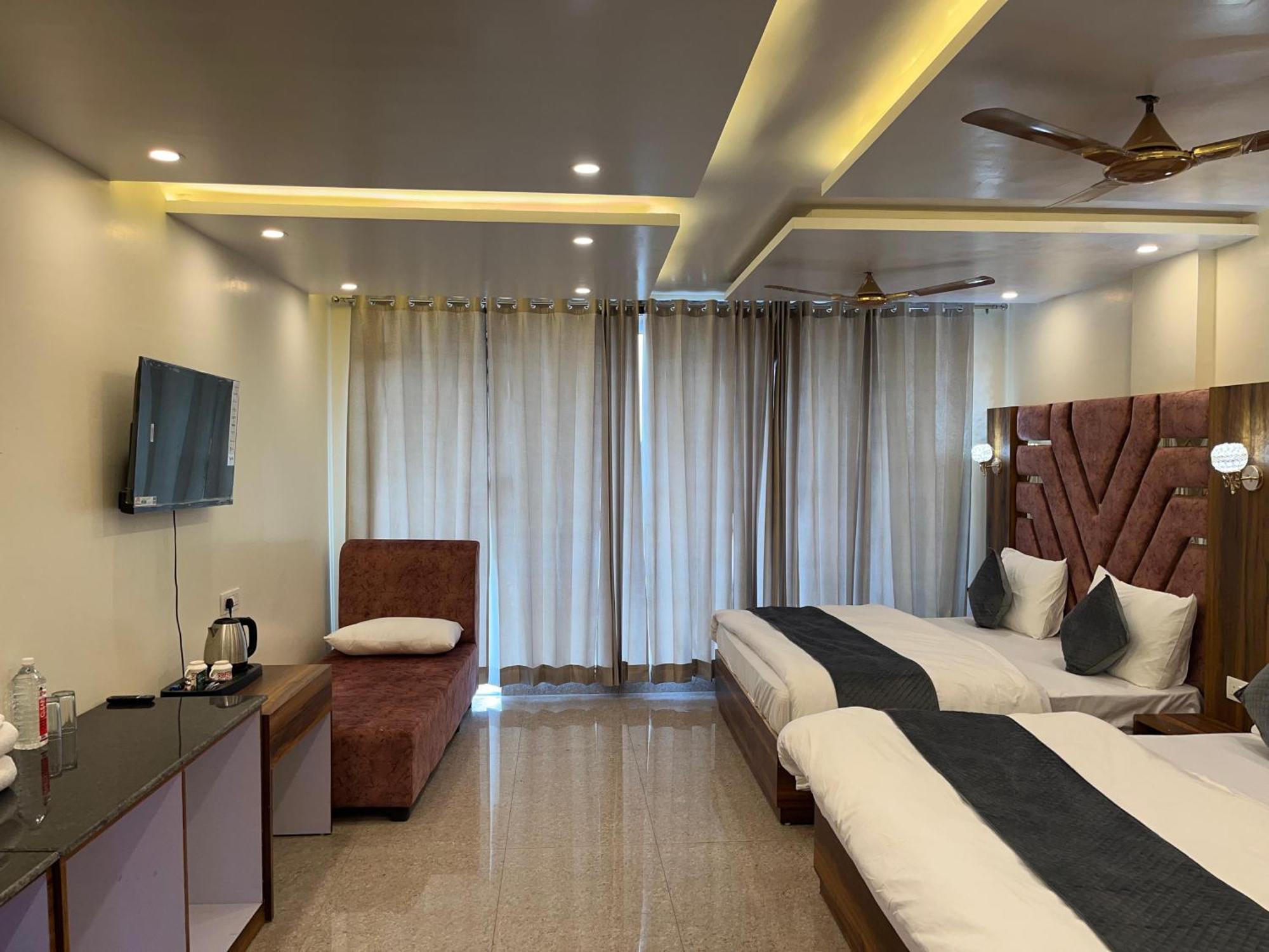 Hotel Grand Safari Kotdwāra المظهر الخارجي الصورة